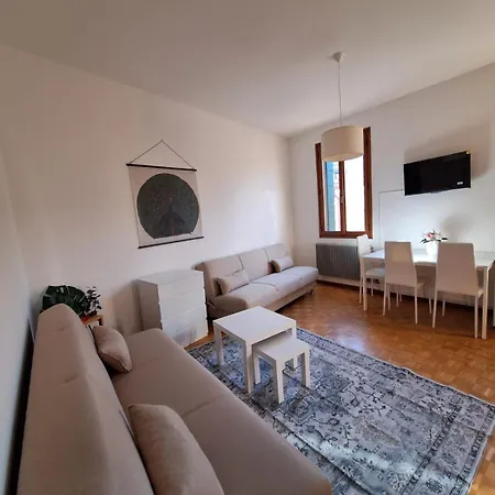 Piazza Pola Apartment *